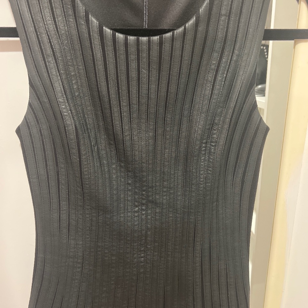 Bailey 44 sleeves top